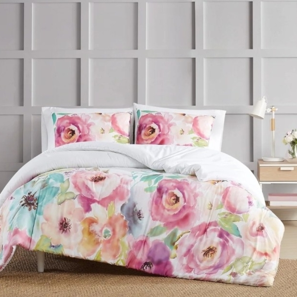 Floral Bedding Set with Pink and White Accents